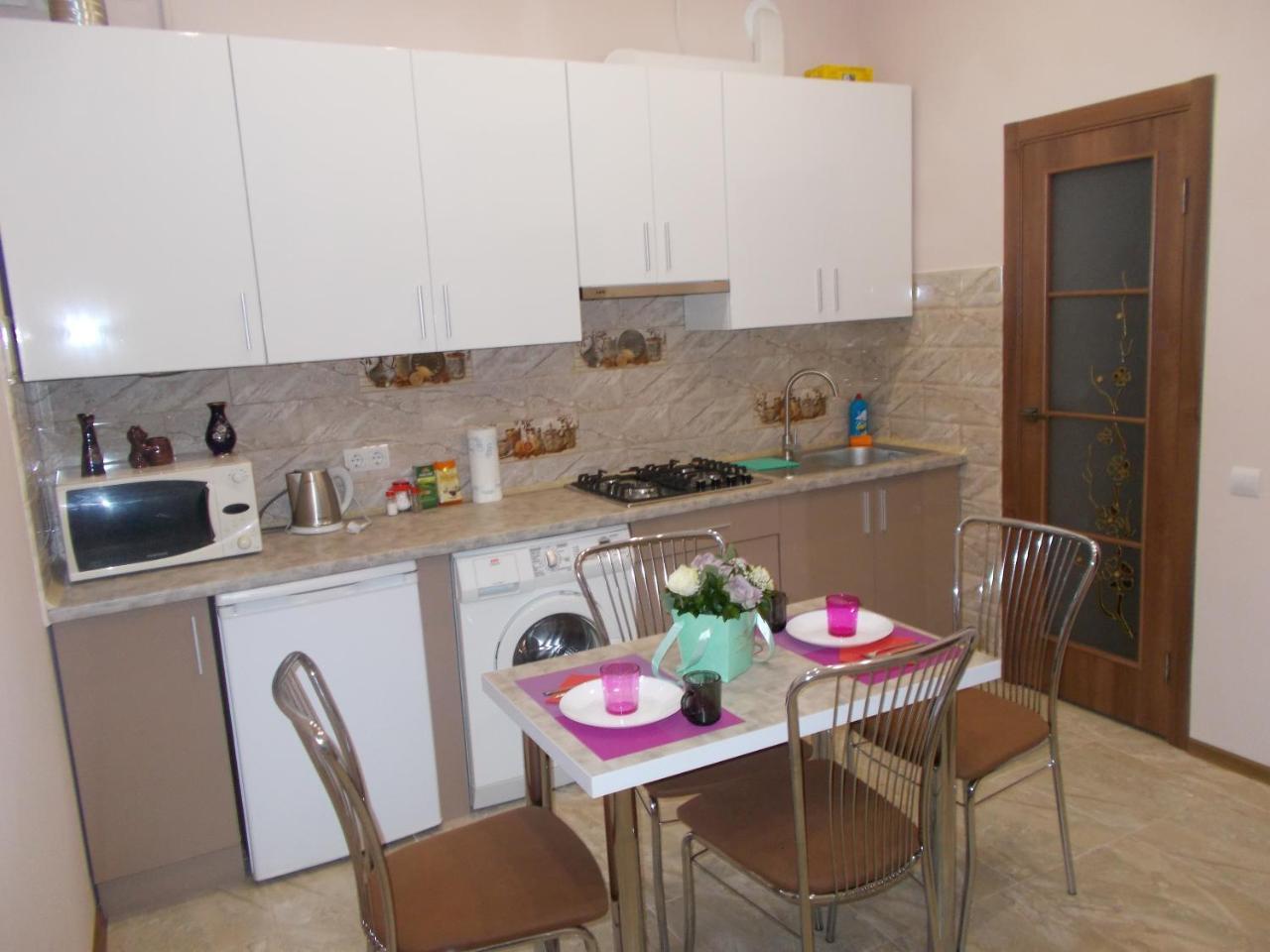 Two-Bedroom Apartment In 10 Min To The Opera Theatre Lviv Bagian luar foto